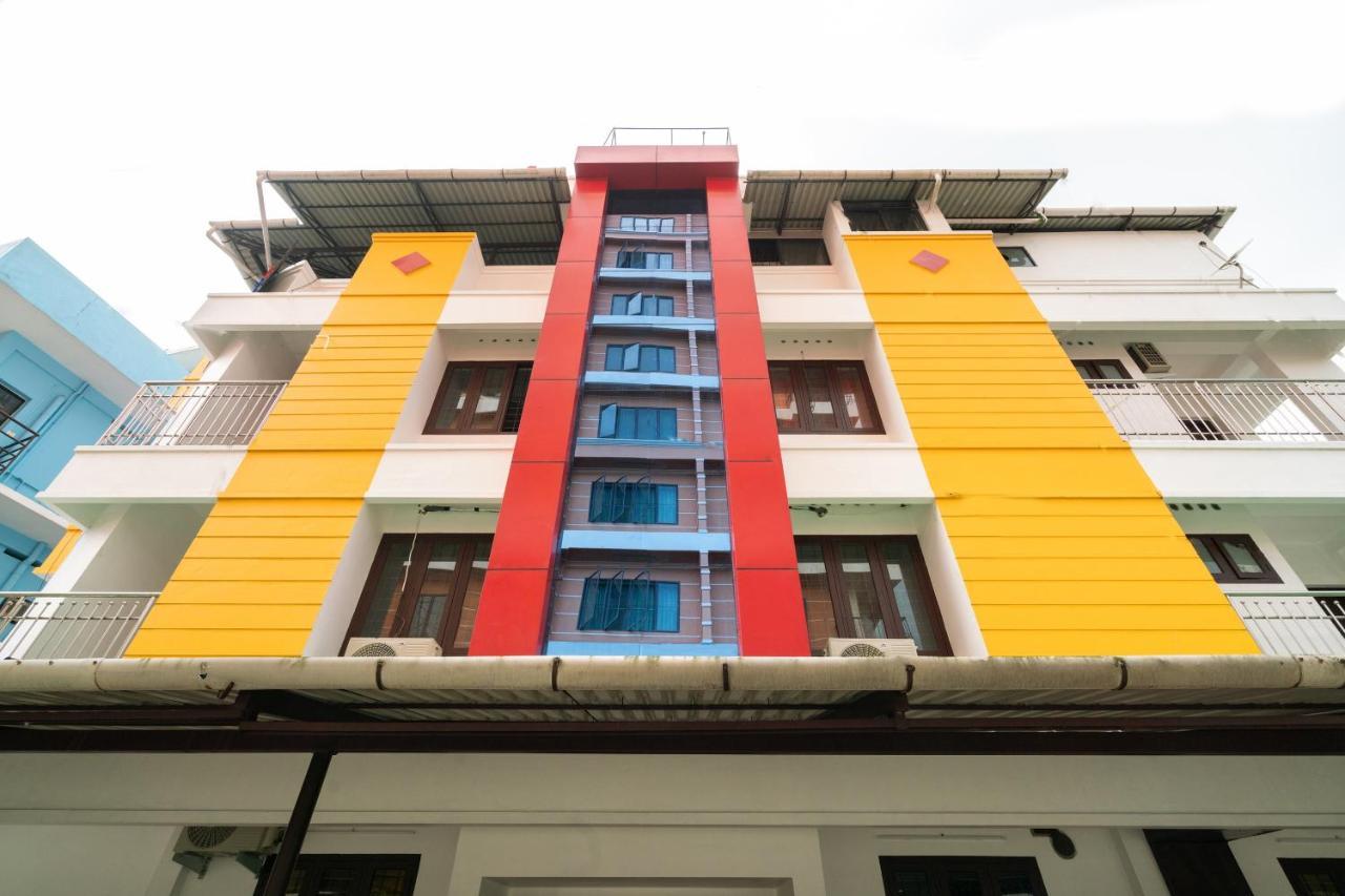 Oyo Home 49697 Aj Apartments Kochi Exterior foto
